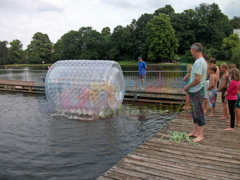 China aangepaste opblaasbare water roller spel menselijke hamster bal prijs zorb roller